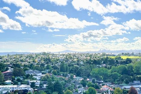 Photo of property in 1 Buscomb Avenue, Henderson, Auckland, 0610
