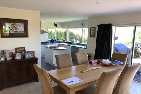 Photo of property in 15 Hikanui Place, Havelock North, 4130