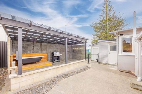 Photo of property in 9 Pukeko Place, Westshore, Napier, 4110