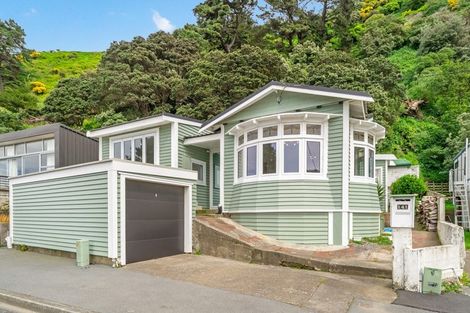 Photo of property in 141 Breaker Bay Road, Breaker Bay, Wellington, 6022