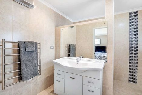 Photo of property in 2 Ahmad Close, Levin, 5510