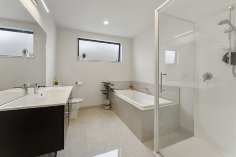 Photo of property in 22 Huxley Place, Lake Hayes, Queenstown, 9304