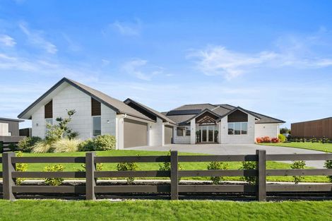 Photo of property in 19 Mike Smith Drive, Cambridge, 3434