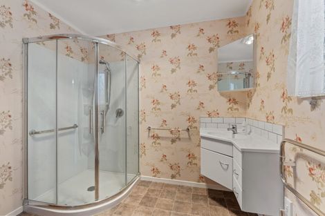 Photo of property in 16 Warwick Place, Springvale, Whanganui, 4501