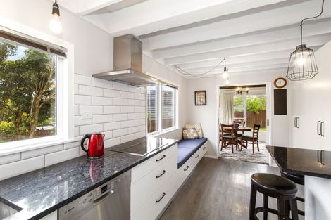 Photo of property in 3 Pimlico Place, Newlands, Wellington, 6037