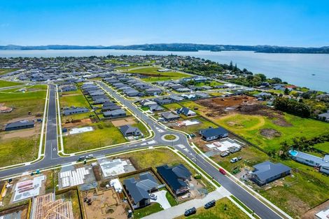 Photo of property in 27 Te Piriti Road, One Tree Point, 0118