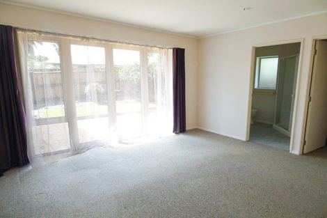 Photo of property in 72 Kingdale Road, Henderson, Auckland, 0610