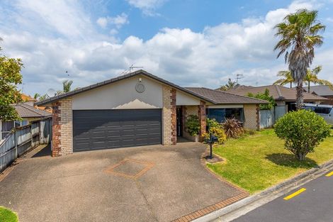 Photo of property in 4 Kalmore Place, Flat Bush, Auckland, 2016