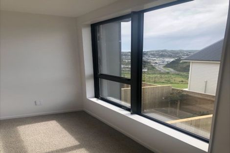 Photo of property in 62u2 Spenmoor Street, Newlands, Wellington, 6037