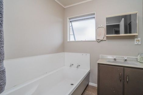 Photo of property in 12 Imperial Place, Henderson, Auckland, 0612