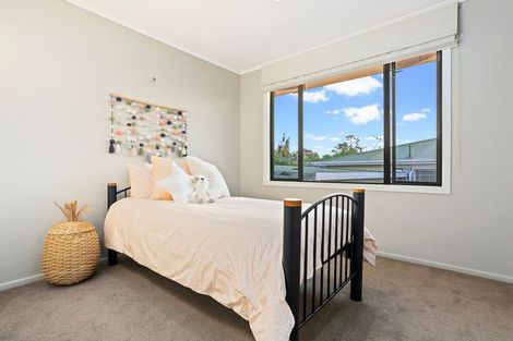 Photo of property in 6 May Avenue, Te Atatu South, Auckland, 0610