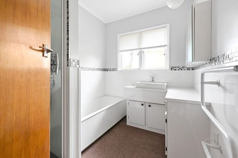 Photo of property in 11 Heath Street, St Andrews, Hamilton, 3200