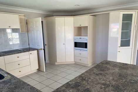 Photo of property in 162 Lakeside Drive, Orewa, 0931