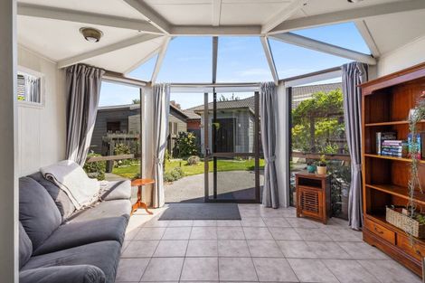 Photo of property in 6 Grove Place, Rangiora, 7400