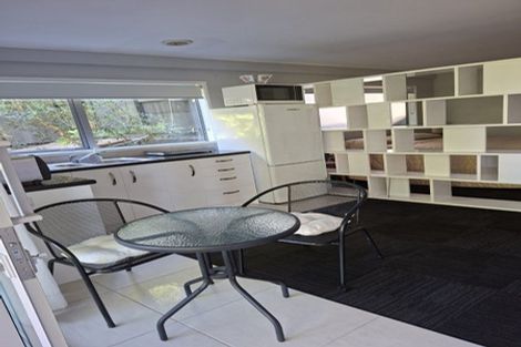 Photo of property in 2/31 Hyde Road, Rothesay Bay, Auckland, 0630