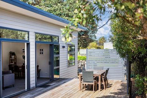 Photo of property in 23 Hughes Street, Waikanae Beach, Waikanae, 5036