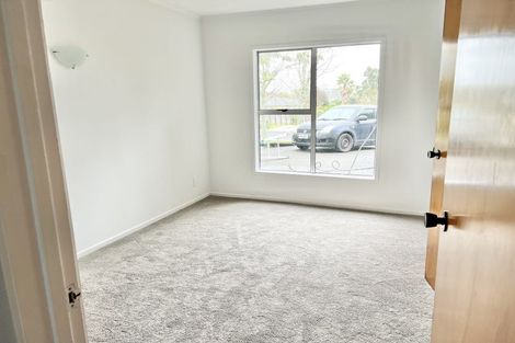 Photo of property in 35e Edmonton Road, Henderson, Auckland, 0612