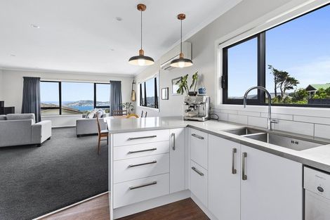 Photo of property in 12 Grumman Lane, Newlands, Wellington, 6037