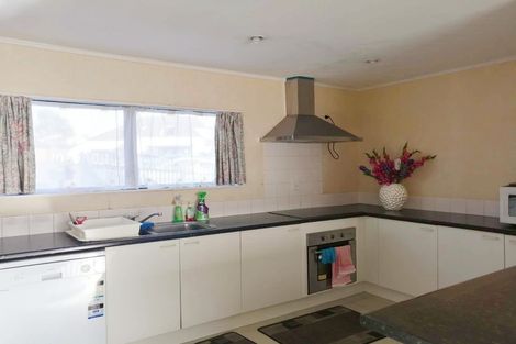 Photo of property in 6 Eske Place, Highland Park, Auckland, 2010