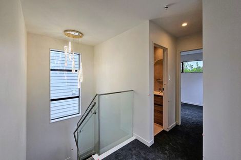 Photo of property in 7b Lewisham Street, Highland Park, Auckland, 2010
