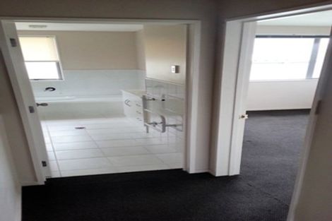 Photo of property in 24/3 Hulme Place, Henderson, Auckland, 0612