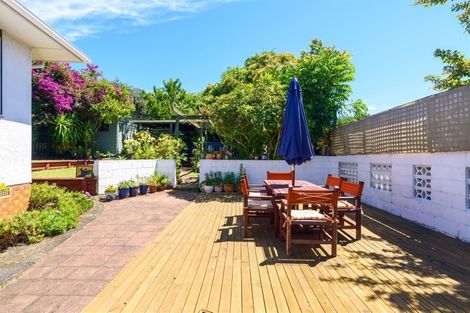 Photo of property in 20 Felgrove Street, Glendene, Auckland, 0602