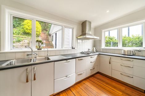 Photo of property in 141 Breaker Bay Road, Breaker Bay, Wellington, 6022