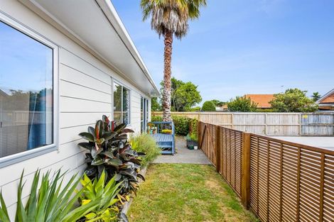 Photo of property in 60 Taikata Road, Te Atatu Peninsula, Auckland, 0610