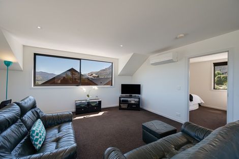 Photo of property in 5 Mckellar Drive, Jacks Point, Queenstown, 9371