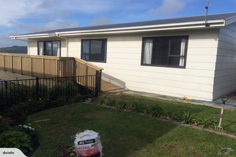 Photo of property in 18 Rice Crescent, Newlands, Wellington, 6037