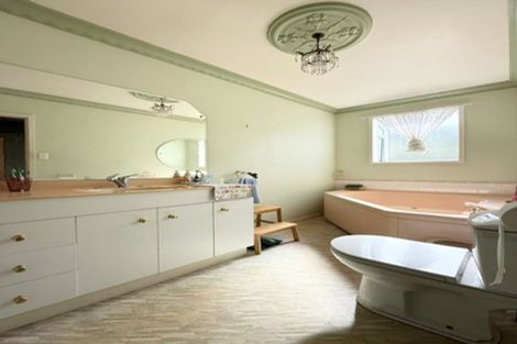 Photo of property in 18 Marvon Downs Avenue, Pakuranga Heights, Auckland, 2010