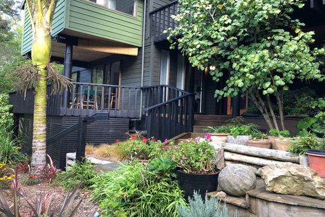 Photo of property in 27 Mceldowney Road, Titirangi, Auckland, 0604