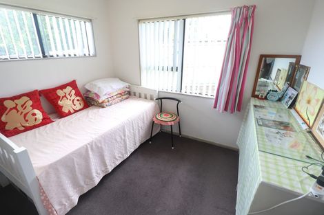 Photo of property in 2/99 Ocean View Road, Hillcrest, Auckland, 0627