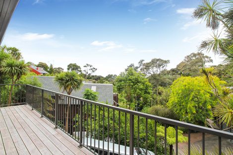 Photo of property in 30 Trelawny Place, Hillcrest, Auckland, 0627