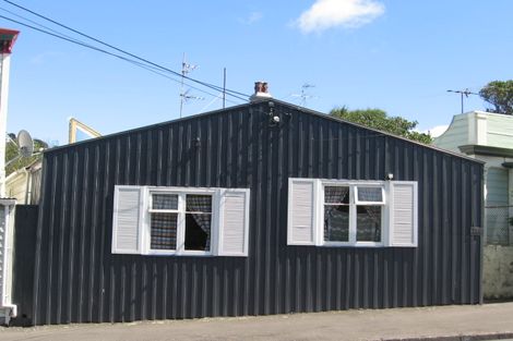 Photo of property in 140 Tasman Street, Mount Cook, Wellington, 6021