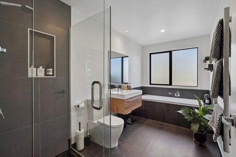 Photo of property in 28 Mcadam Drive, Jacks Point, Queenstown, 9371