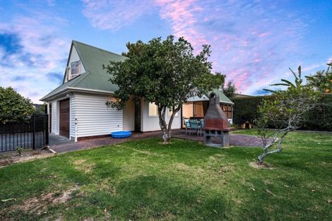 Photo of property in 6 Murray Road, Te Atatu Peninsula, Auckland, 0610