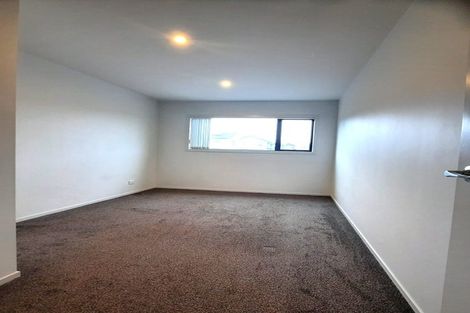 Photo of property in 4/60 Hayfield Way, Karaka, Papakura, 2580