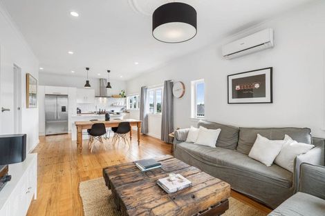 Photo of property in 21 Abbotleigh Avenue, Te Atatu Peninsula, Auckland, 0610