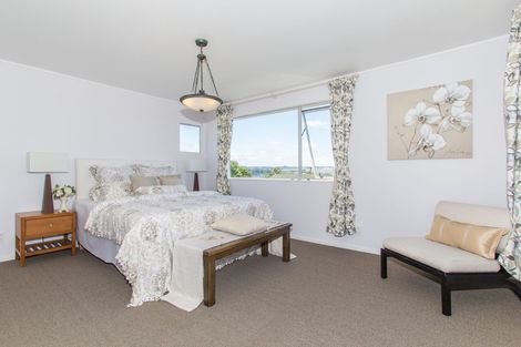 Photo of property in 13 Merida Place, Unsworth Heights, Auckland, 0632