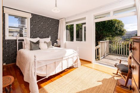 Photo of property in 8 Torwood Road, Khandallah, Wellington, 6035