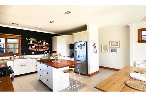 Photo of property in 17 Thackeray Street, Saint Andrews, 7988
