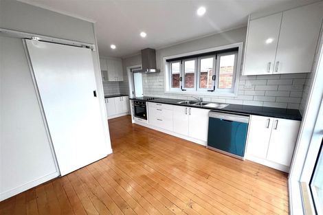 Photo of property in 117 Golf Road, New Lynn, Auckland, 0600