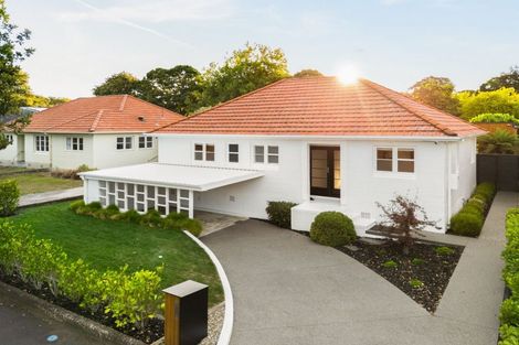 Photo of property in 12 Jellicoe Drive, Hamilton East, Hamilton, 3216