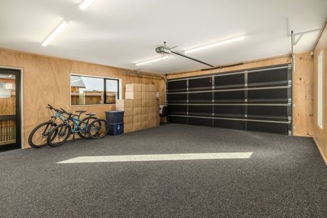 Photo of property in 15 Kaiwaru Place, Waikanae, 5036