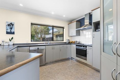 Photo of property in 6 Ash Place, Whalers Gate, New Plymouth, 4310