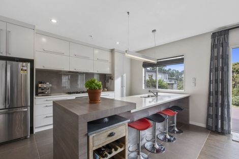 Photo of property in 64 Laurel Oak Drive, Schnapper Rock, Auckland, 0632