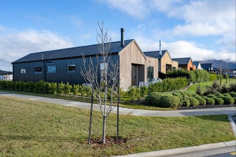 Photo of property in 17 Mount Creighton Crescent, Wanaka, 9305