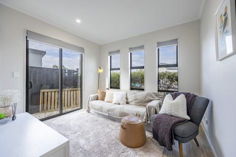 Photo of property in 3 Vintry Drive, Kumeu, 0810