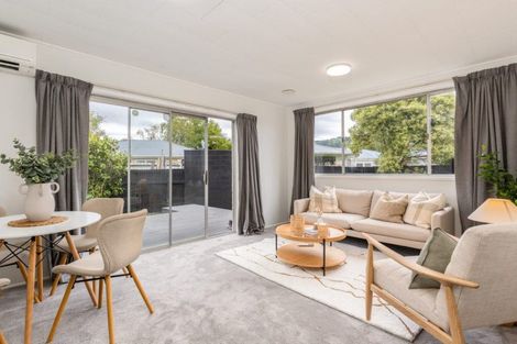 Photo of property in 5a Sequoia Place, Maoribank, Upper Hutt, 5018